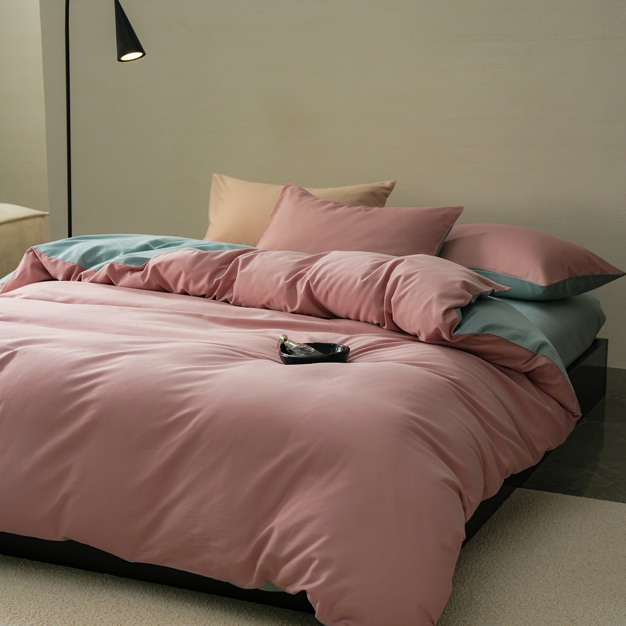 91家纺网 家纺一手货源 找家纺 禾时 2025新款A类全棉贡缎磨毛纯色四件套（礼盒包装）-风格1 紫黛