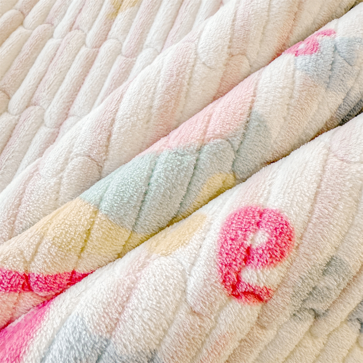 91家纺网 家纺一手货源 找家纺 慕木家纺 2025新款高克重牛奶绒小清新印花卡通夹棉单床盖床盖单件（提供买家秀) 牛奶绒床盖-樱桃小猪