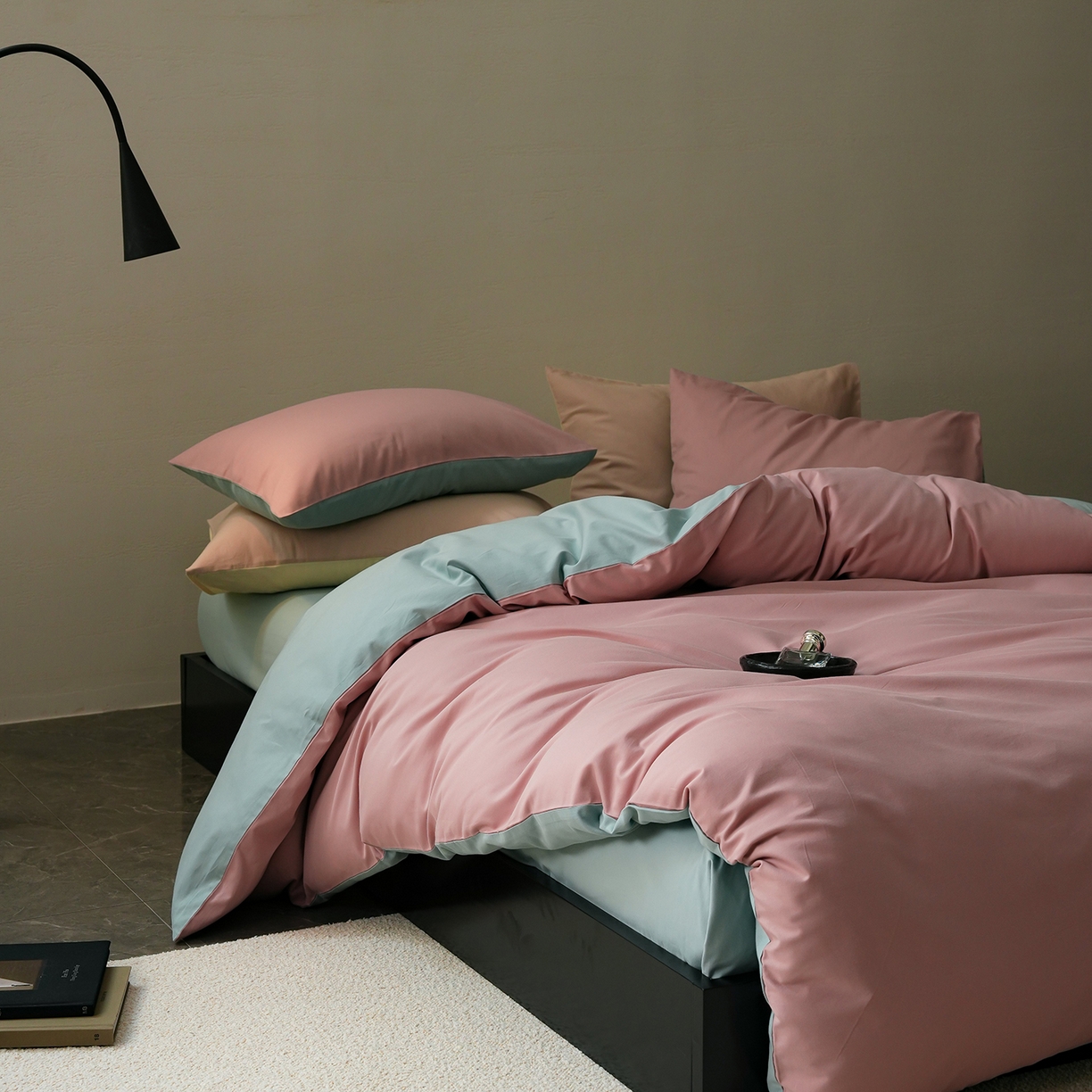 91家纺网 家纺一手货源 找家纺 禾时 2025新款A类全棉贡缎磨毛纯色四件套（礼盒包装）-风格1 紫黛