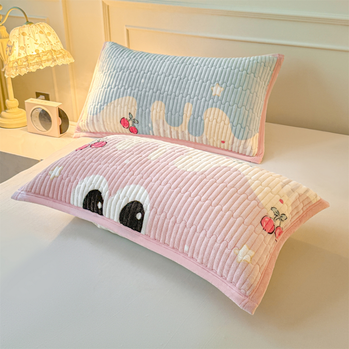 91家纺网 家纺一手货源 找家纺 慕木家纺 2025新款高克重牛奶绒小清新印花卡通夹棉单床盖床盖单件（提供买家秀) 牛奶绒床盖-樱桃小猪