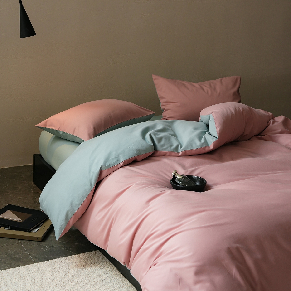 91家纺网 家纺一手货源 找家纺 禾时 2025新款A类全棉贡缎磨毛纯色四件套（礼盒包装）-风格1 紫黛