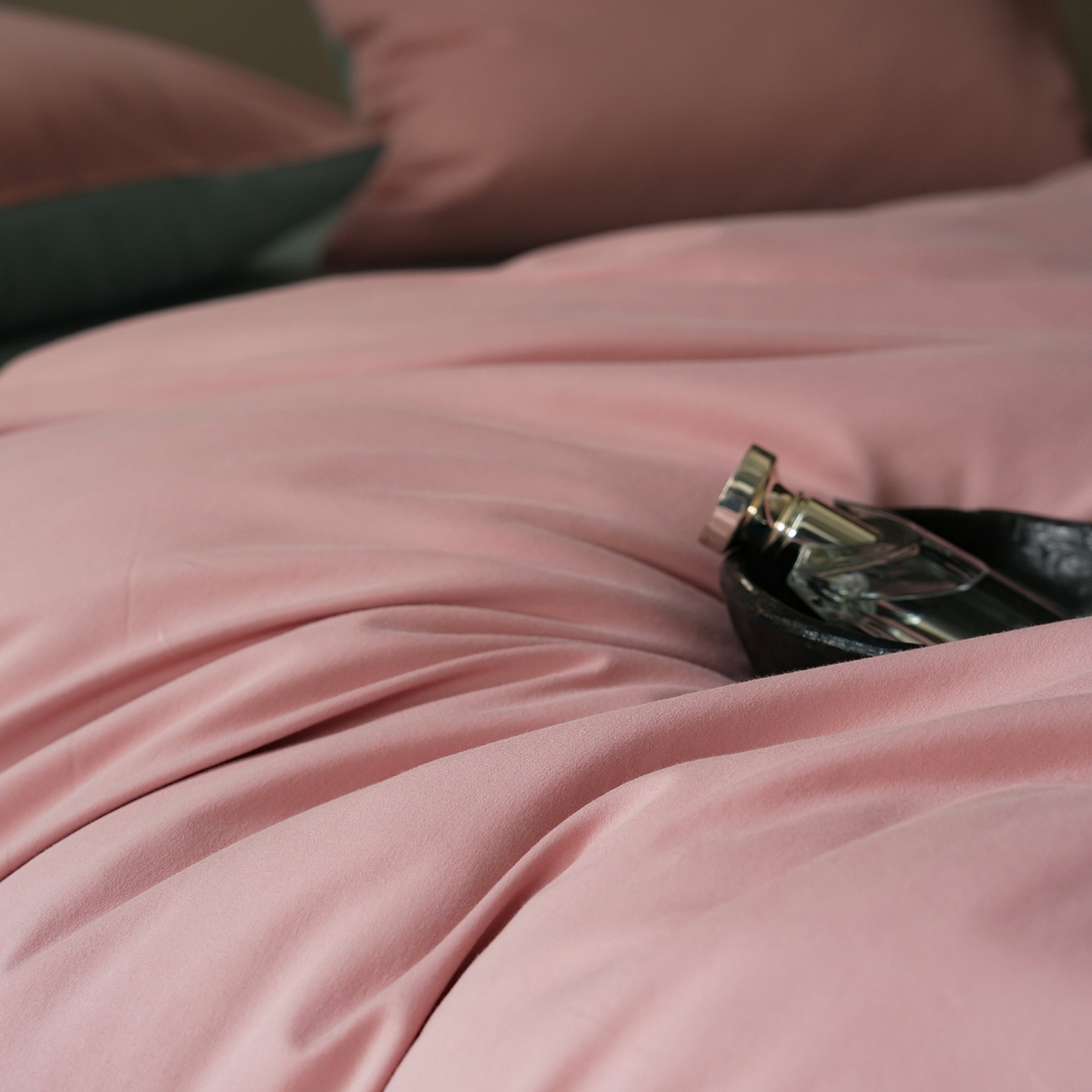 91家纺网 家纺一手货源 找家纺 禾时 2025新款A类全棉贡缎磨毛纯色四件套（礼盒包装）-风格1 紫黛