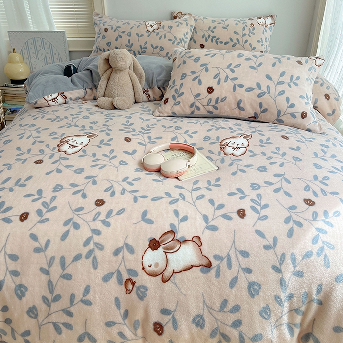 91家纺网 家纺一手货源 找家纺 yyds网供 2025新款萌趣四件套卡通花卉牛奶绒三件套加厚保暖裸睡治愈防静电 叶子繁花萌兔