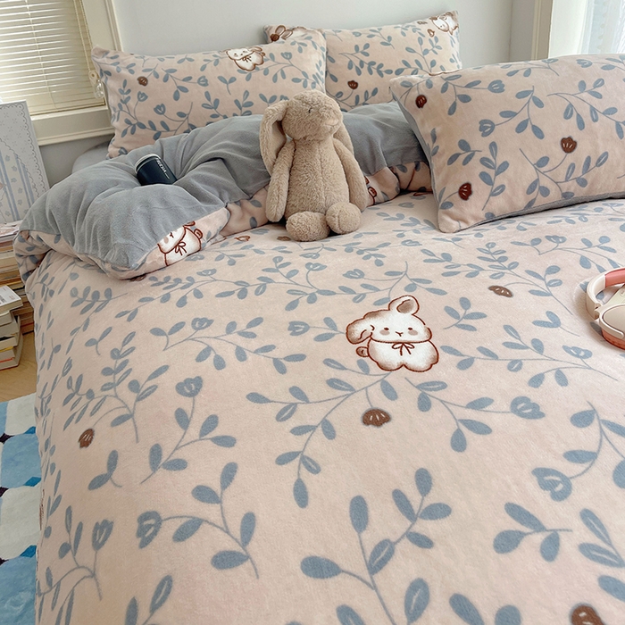 91家纺网 家纺一手货源 找家纺 yyds网供 2025新款萌趣四件套卡通花卉牛奶绒三件套加厚保暖裸睡治愈防静电 叶子繁花萌兔