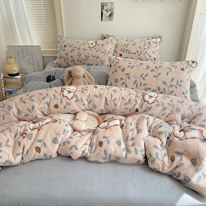 91家纺网 家纺一手货源 找家纺 yyds网供 2025新款萌趣四件套卡通花卉牛奶绒三件套加厚保暖裸睡治愈防静电 叶子繁花萌兔