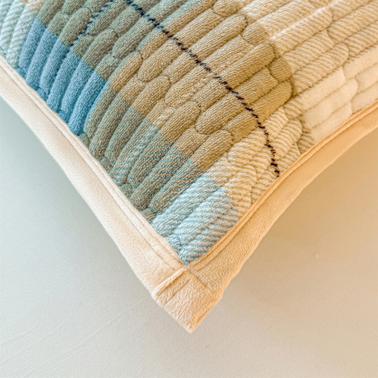 91家纺网 家纺一手货源 找家纺 慕木家纺 2025新款高克重牛奶绒小清新印花卡通夹棉单床盖床盖单件（提供买家秀) 牛奶绒床盖-绿格熊