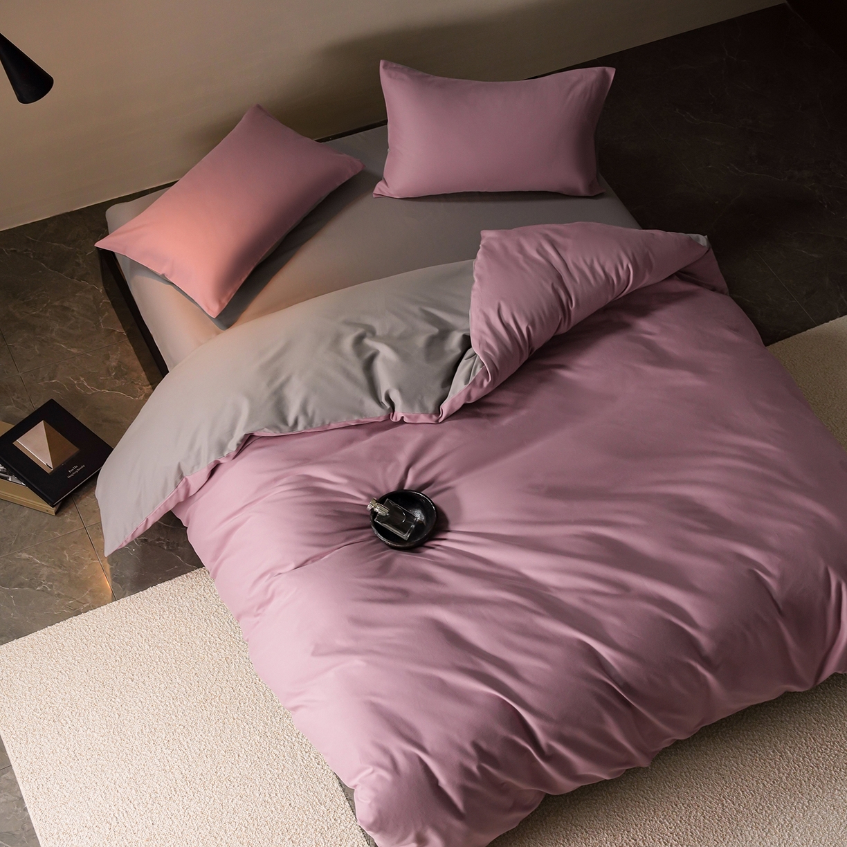 91家纺网 家纺一手货源 找家纺 禾时 2025新款A类全棉贡缎磨毛纯色四件套（礼盒包装）-风格1 紫调