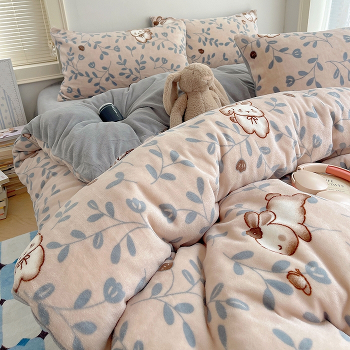 91家纺网 家纺一手货源 找家纺 yyds网供 2025新款萌趣四件套卡通花卉牛奶绒三件套加厚保暖裸睡治愈防静电 叶子繁花萌兔