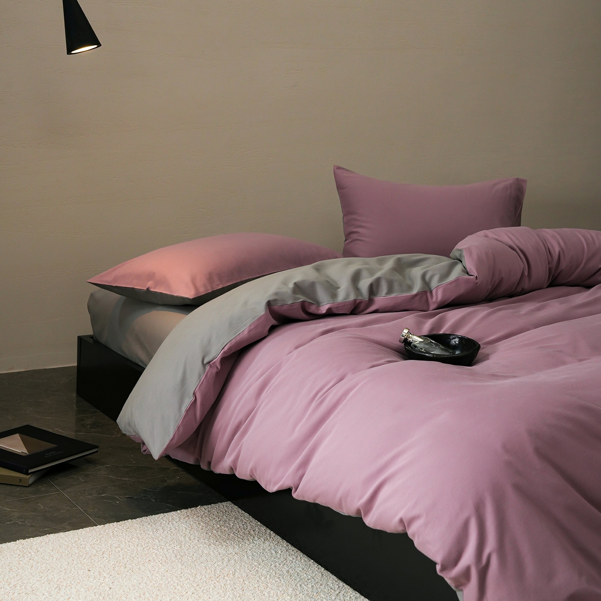 91家纺网 家纺一手货源 找家纺 禾时 2025新款A类全棉贡缎磨毛纯色四件套（礼盒包装）-风格1 紫调