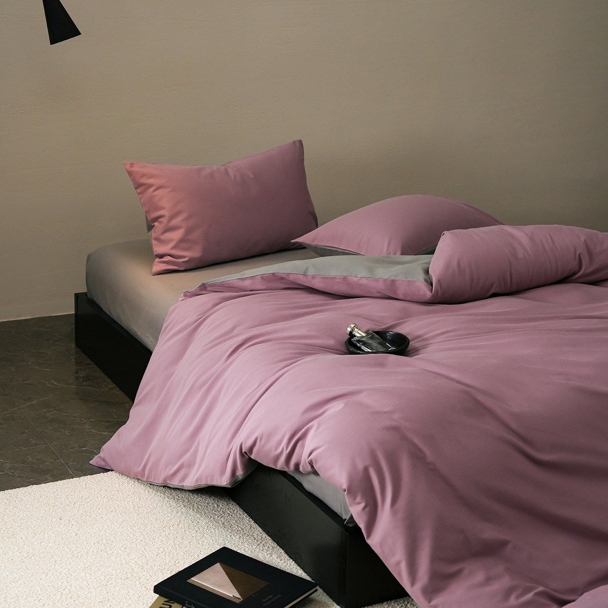 91家纺网 家纺一手货源 找家纺 禾时 2025新款A类全棉贡缎磨毛纯色四件套（礼盒包装）-风格1 紫调