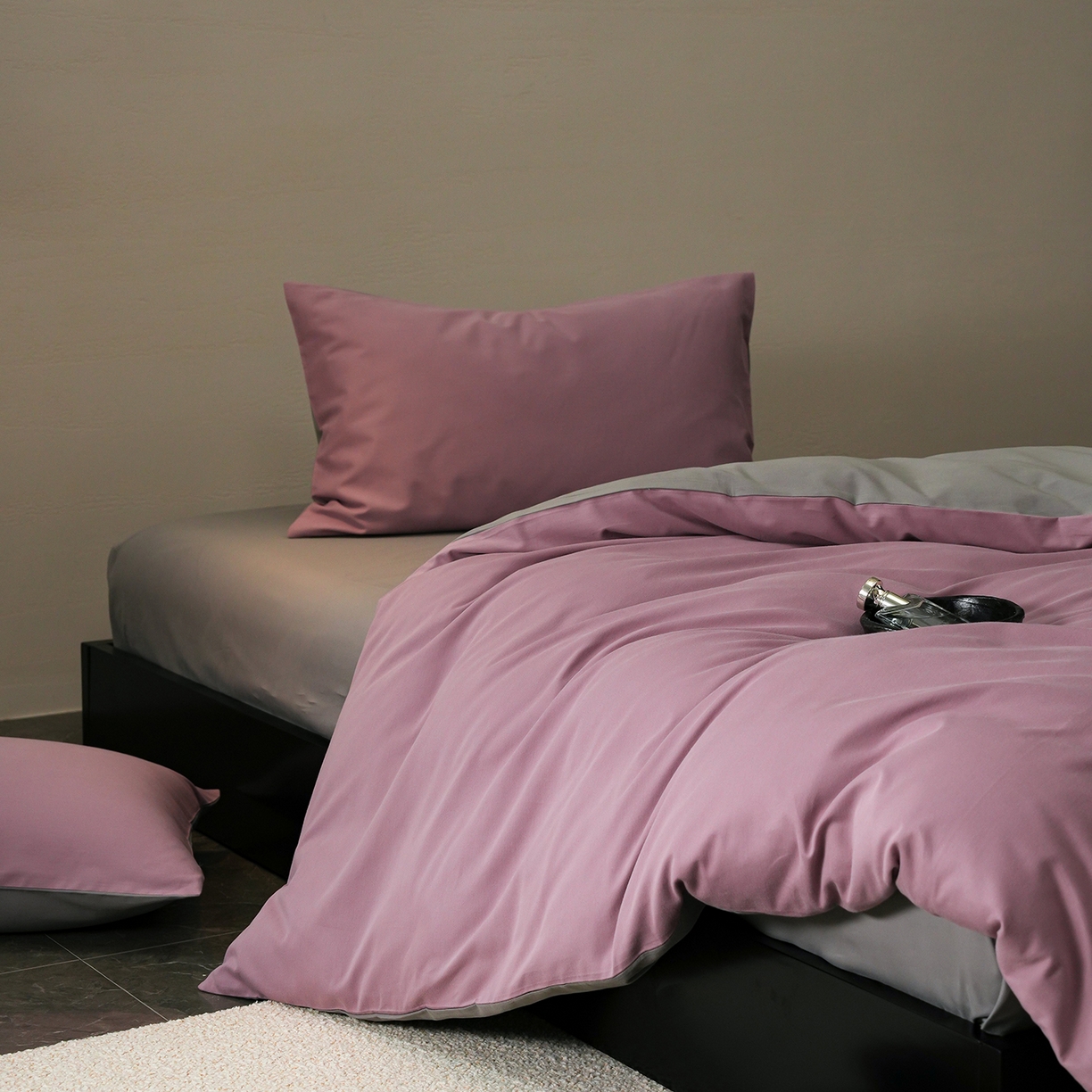 91家纺网 家纺一手货源 找家纺 禾时 2025新款A类全棉贡缎磨毛纯色四件套（礼盒包装）-风格1 紫调