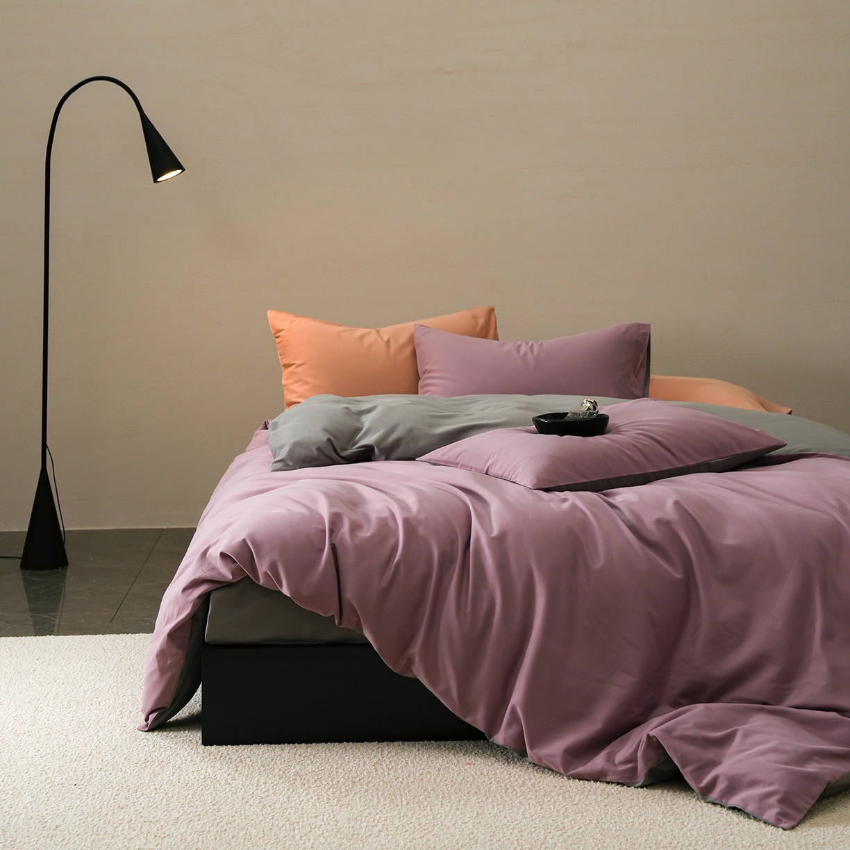 91家纺网 家纺一手货源 找家纺 禾时 2025新款A类全棉贡缎磨毛纯色四件套（礼盒包装）-风格1 紫调