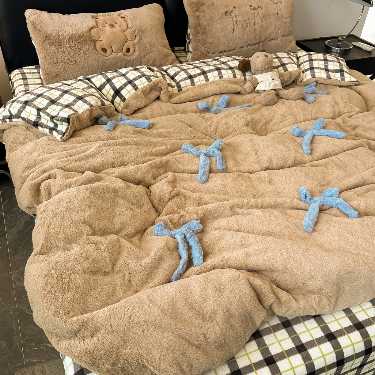 91家纺网 家纺一手货源 找家纺 盼季家纺 2025新款牛奶绒立体蝴蝶结四件套 蝴蝶结牛奶绒-咖咖小熊