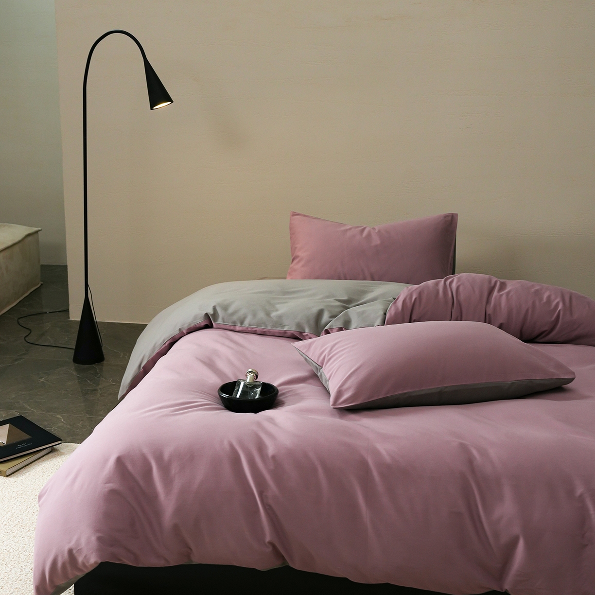 91家纺网 家纺一手货源 找家纺 禾时 2025新款A类全棉贡缎磨毛纯色四件套（礼盒包装）-风格1 紫调