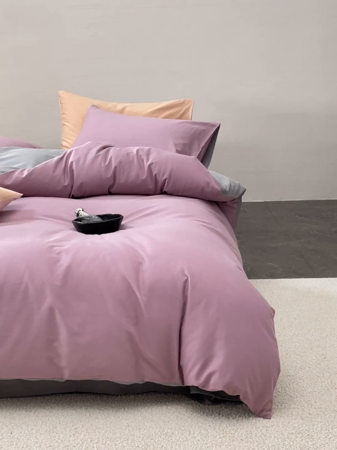 91家纺网 家纺一手货源 找家纺 禾时 2025新款A类全棉贡缎磨毛纯色四件套（礼盒包装）-风格1 紫调