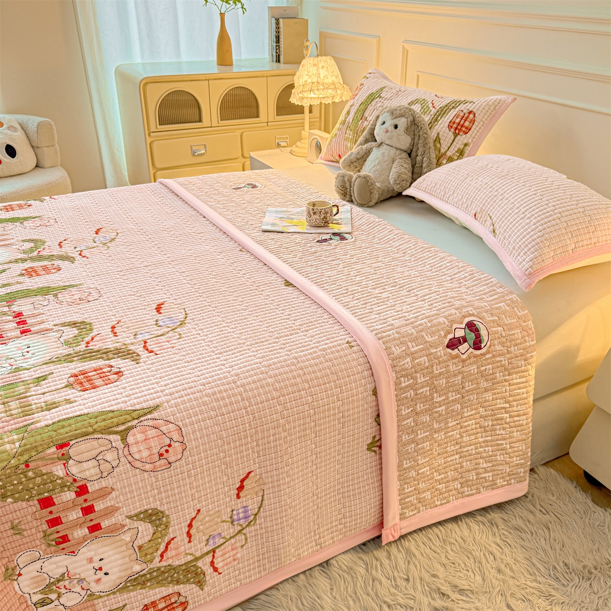 91家纺网 家纺一手货源 找家纺 慕木家纺 2025新款高克重牛奶绒小清新印花卡通夹棉单床盖床盖单件（提供买家秀) 牛奶绒床盖-芭比猫