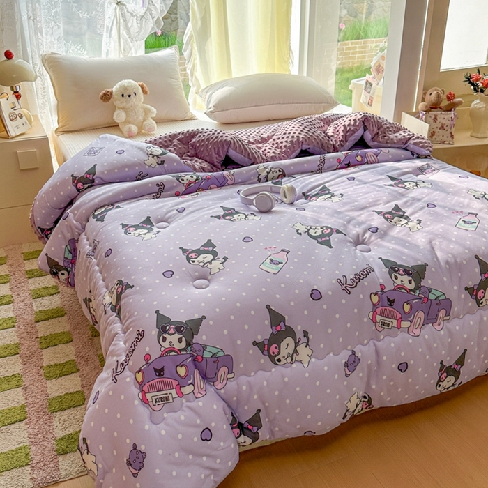 91家纺网 家纺一手货源 找家纺 希诺家居 2025新款正版授权三丽鸥秋冬针织棉豆豆被儿童被被子被芯 汽车库洛米