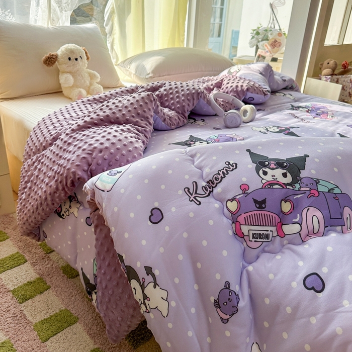 91家纺网 家纺一手货源 找家纺 希诺家居 2025新款正版授权三丽鸥秋冬针织棉豆豆被儿童被被子被芯 汽车库洛米