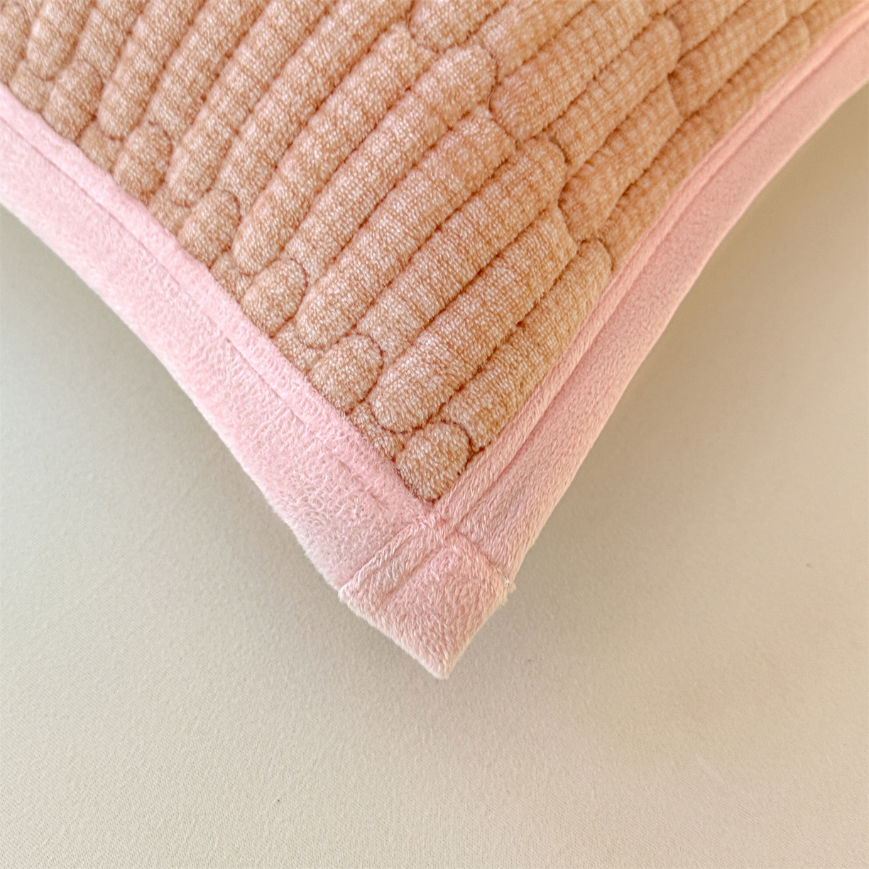 91家纺网 家纺一手货源 找家纺 慕木家纺 2025新款高克重牛奶绒小清新印花卡通夹棉单床盖床盖单件（提供买家秀) 牛奶绒床盖-芭比猫