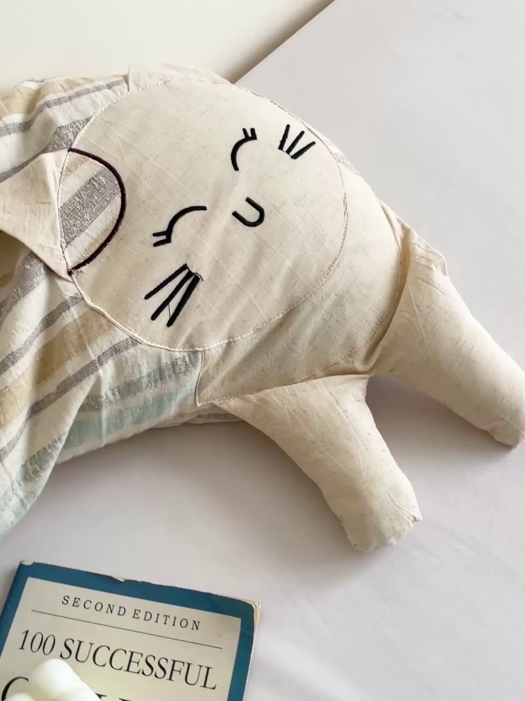 91家纺网 家纺一手货源 找家纺 （总）亦帆枕芯 2025秋冬新款棉麻可爱猫荞麦枕可拆洗枕芯加枕套