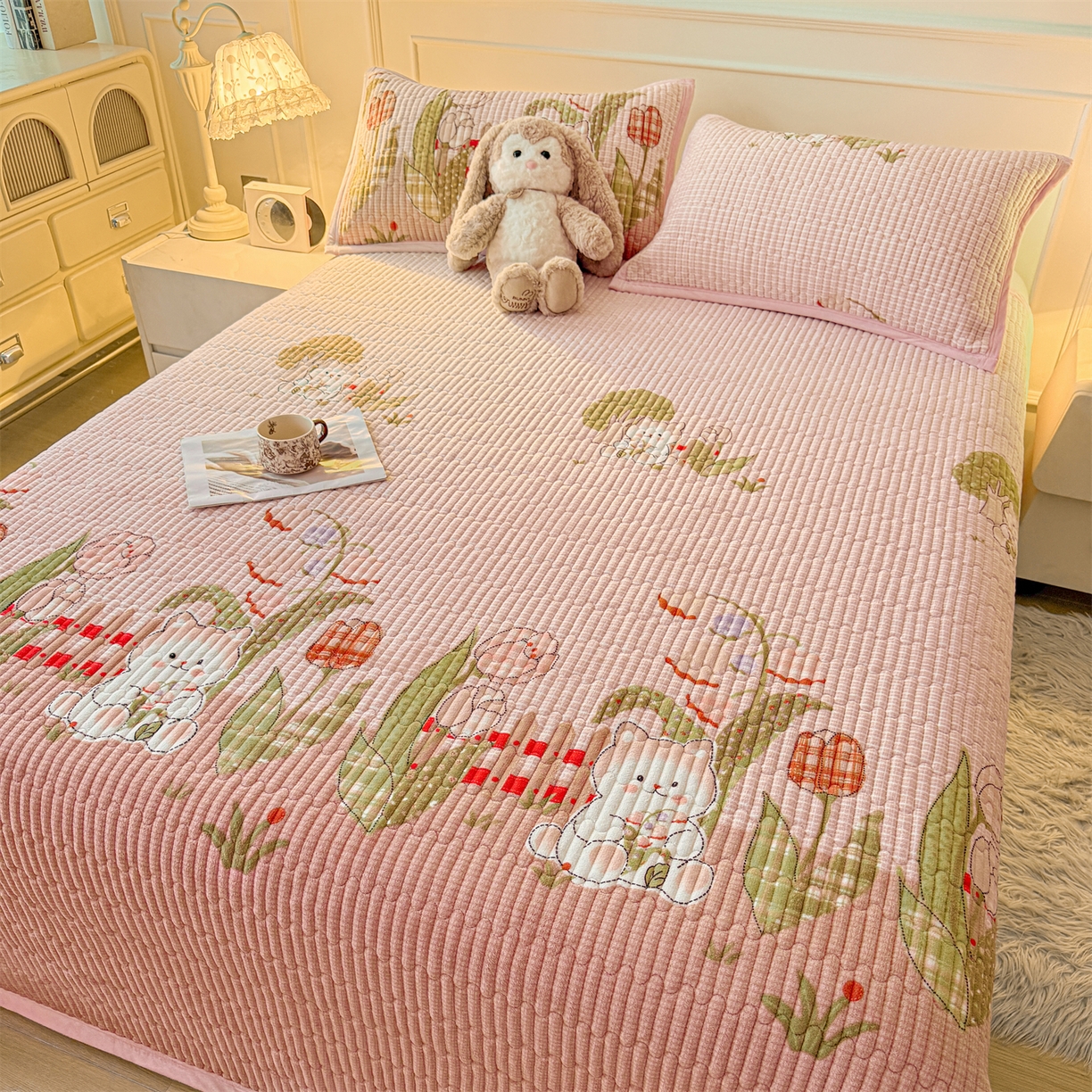 91家纺网 家纺一手货源 找家纺 慕木家纺 2025新款高克重牛奶绒小清新印花卡通夹棉单床盖床盖单件（提供买家秀) 牛奶绒床盖-芭比猫