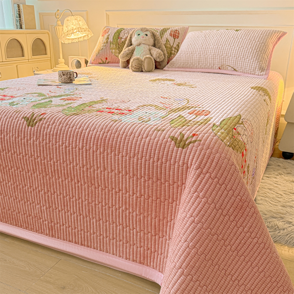 91家纺网 家纺一手货源 找家纺 慕木家纺 2025新款高克重牛奶绒小清新印花卡通夹棉单床盖床盖单件（提供买家秀) 牛奶绒床盖-芭比猫