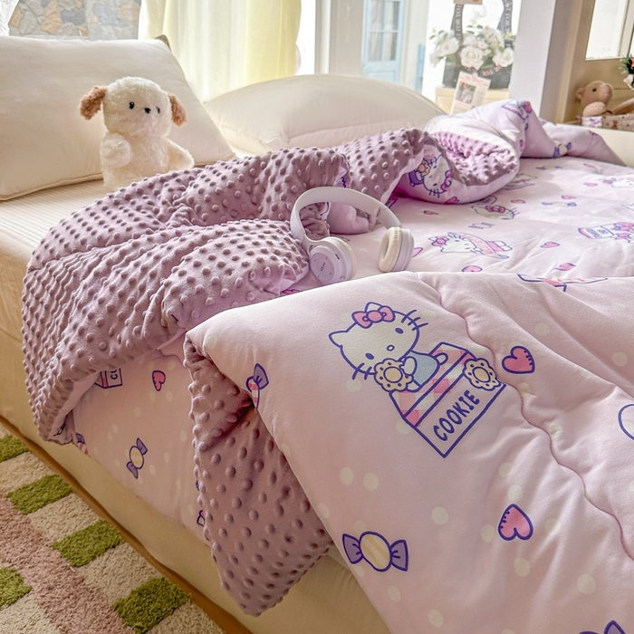 91家纺网 家纺一手货源 找家纺 希诺家居 2025新款正版授权三丽鸥秋冬针织棉豆豆被儿童被被子被芯 紫色kt