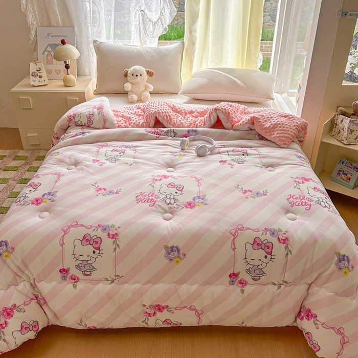 91家纺网 家纺一手货源 找家纺 希诺家居 2025新款正版授权三丽鸥秋冬针织棉豆豆被儿童被被子被芯 条纹kt