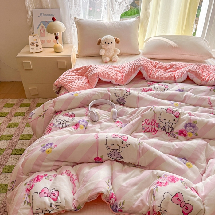 91家纺网 家纺一手货源 找家纺 希诺家居 2025新款正版授权三丽鸥秋冬针织棉豆豆被儿童被被子被芯 条纹kt