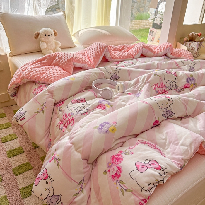 91家纺网 家纺一手货源 找家纺 希诺家居 2025新款正版授权三丽鸥秋冬针织棉豆豆被儿童被被子被芯 条纹kt