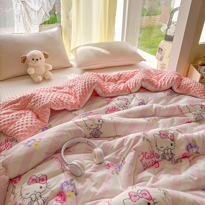 91家纺网 家纺一手货源 找家纺 希诺家居 2025新款正版授权三丽鸥秋冬针织棉豆豆被儿童被被子被芯 条纹kt