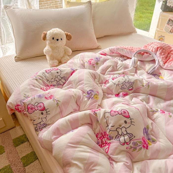 91家纺网 家纺一手货源 找家纺 希诺家居 2025新款正版授权三丽鸥秋冬针织棉豆豆被儿童被被子被芯 条纹kt