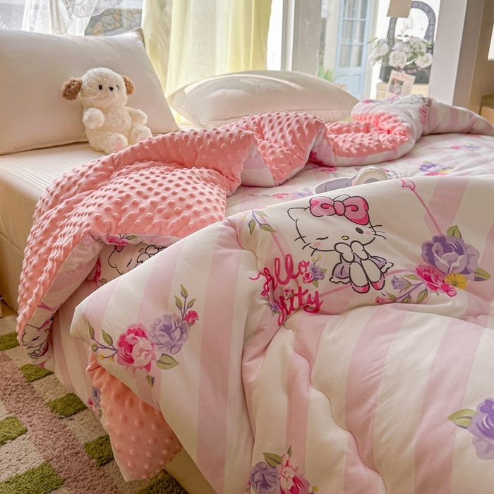 91家纺网 家纺一手货源 找家纺 希诺家居 2025新款正版授权三丽鸥秋冬针织棉豆豆被儿童被被子被芯 条纹kt