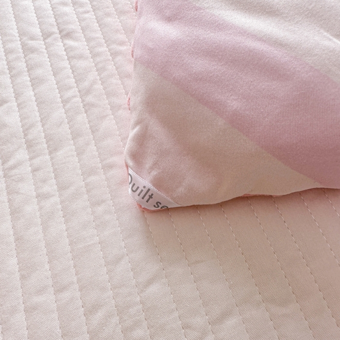 91家纺网 家纺一手货源 找家纺 希诺家居 2025新款正版授权三丽鸥秋冬针织棉豆豆被儿童被被子被芯 条纹kt