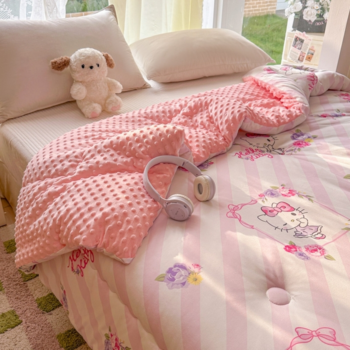 91家纺网 家纺一手货源 找家纺 希诺家居 2025新款正版授权三丽鸥秋冬针织棉豆豆被儿童被被子被芯 条纹kt