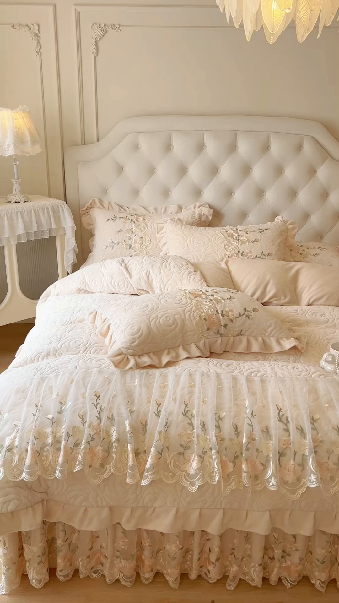 91家纺网 家纺一手货源 找家纺 （总）恋尚 2025新款柔软牛奶绒保暖蕾丝床裙四件套-玫瑰故事（控价305）