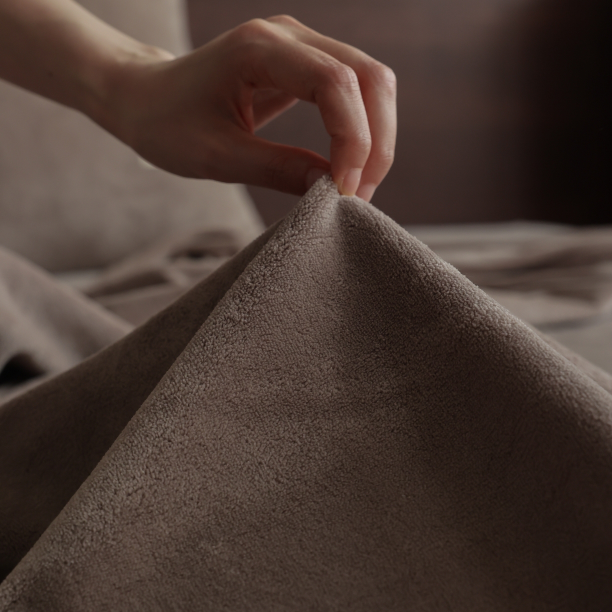 91家纺网 家纺一手货源 找家纺 （总）时光里 2025新款230克纯色简约双拼牛奶绒四件套单品床单