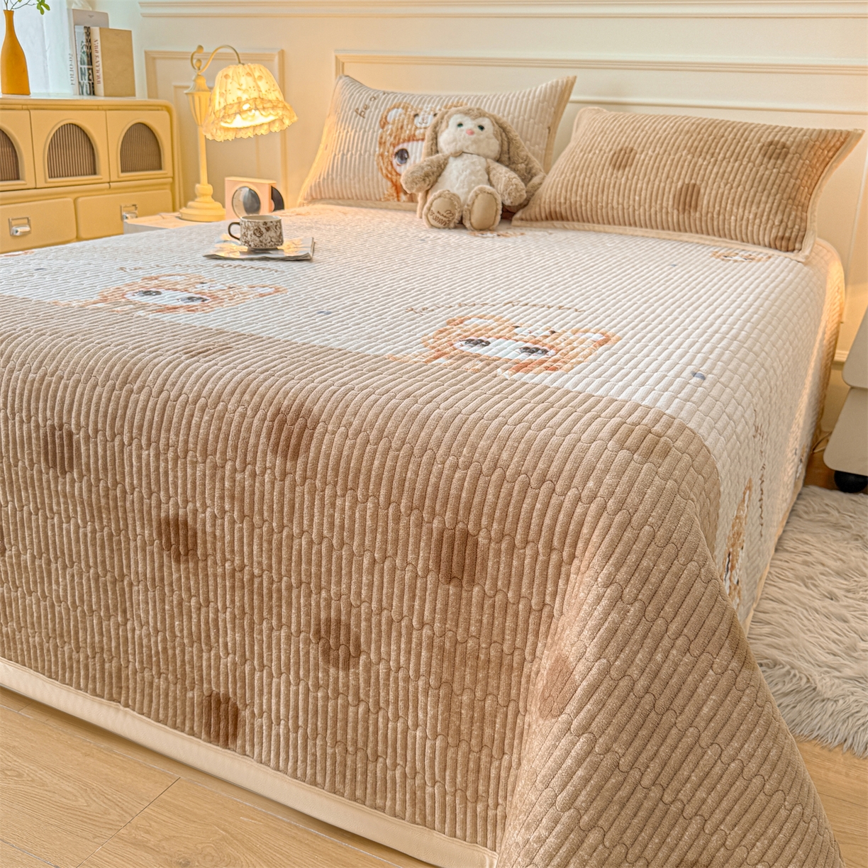 91家纺网 家纺一手货源 找家纺 慕木家纺 2025新款高克重牛奶绒小清新印花卡通夹棉单床盖床盖单件（提供买家秀) 牛奶绒床盖-拉布咖