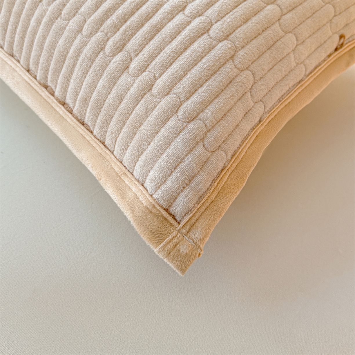 91家纺网 家纺一手货源 找家纺 慕木家纺 2025新款高克重牛奶绒小清新印花卡通夹棉单床盖床盖单件（提供买家秀) 牛奶绒床盖-拉布咖