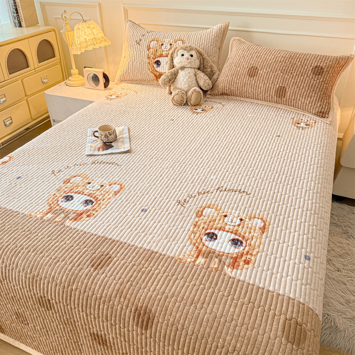 91家纺网 家纺一手货源 找家纺 慕木家纺 2025新款高克重牛奶绒小清新印花卡通夹棉单床盖床盖单件（提供买家秀) 牛奶绒床盖-拉布咖