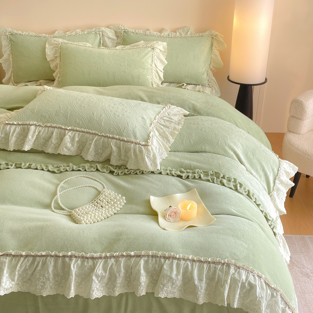 91家纺网 家纺一手货源 找家纺 沐辰 2025新款雕花牛奶绒拼接花边四件套-浪漫巴黎 浪漫巴黎-浅绿