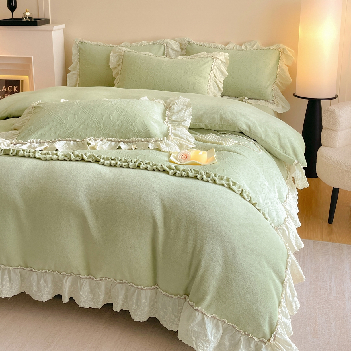 91家纺网 家纺一手货源 找家纺 沐辰 2025新款雕花牛奶绒拼接花边四件套-浪漫巴黎 浪漫巴黎-浅绿