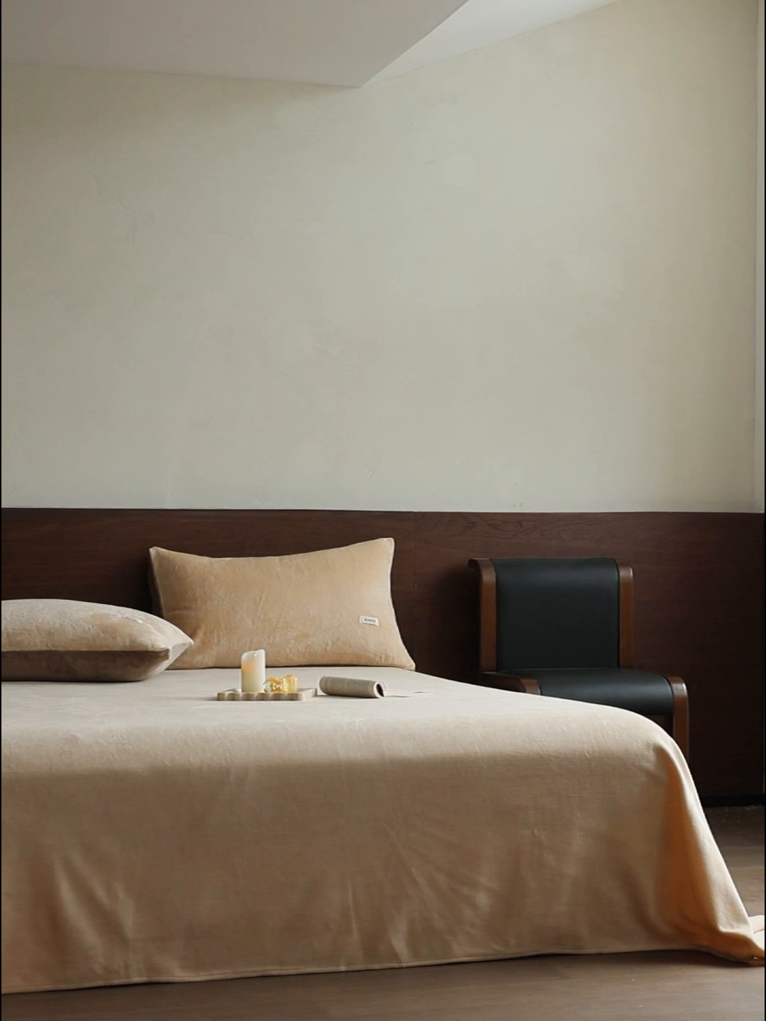 91家纺网 家纺一手货源 找家纺 （总）时光里 2025新款230克纯色简约双拼牛奶绒四件套单品床单