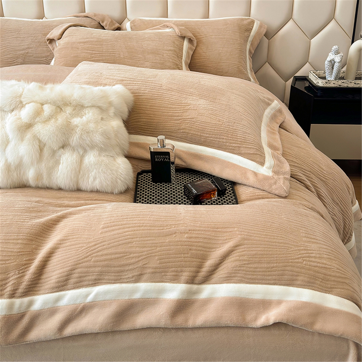 91家纺网 家纺一手货源 找家纺 家居1号家纺 2025新款230克全消光瑞丽牛奶绒烂花四件套（控价标准258加大278 会员优惠10元） 瑞丽-卡其