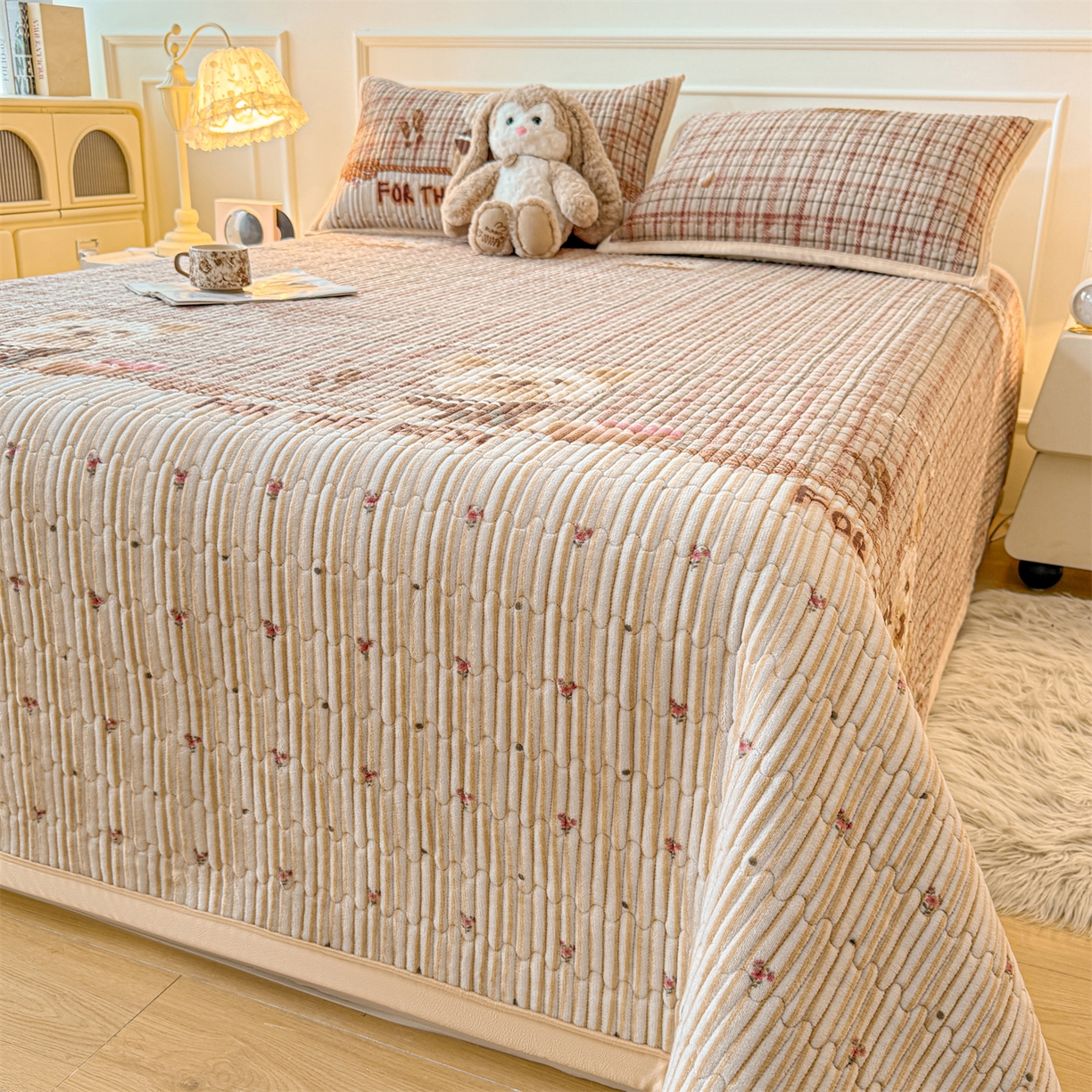 91家纺网 家纺一手货源 找家纺 慕木家纺 2025新款高克重牛奶绒小清新印花卡通夹棉单床盖床盖单件（提供买家秀) 牛奶绒床盖-吉米狗