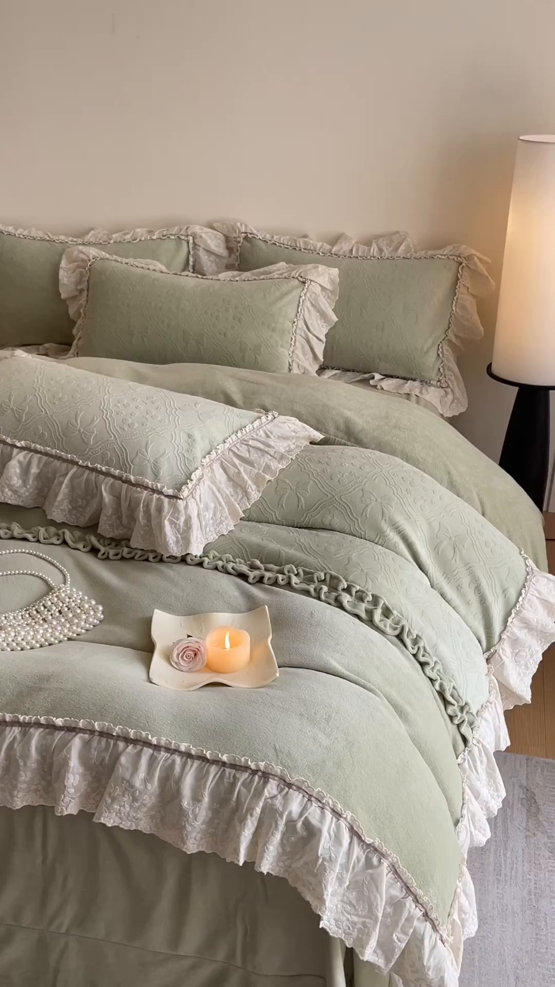 91家纺网 家纺一手货源 找家纺 沐辰 2025新款雕花牛奶绒拼接花边四件套-浪漫巴黎 浪漫巴黎-浅绿