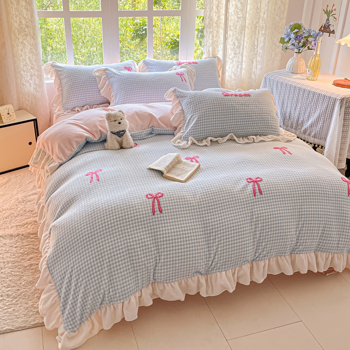 91家纺网 家纺一手货源 找家纺 沐辰 2025新款牛奶绒绣花蝴蝶结花边款四件套 绒蝴蝶结-蓝格