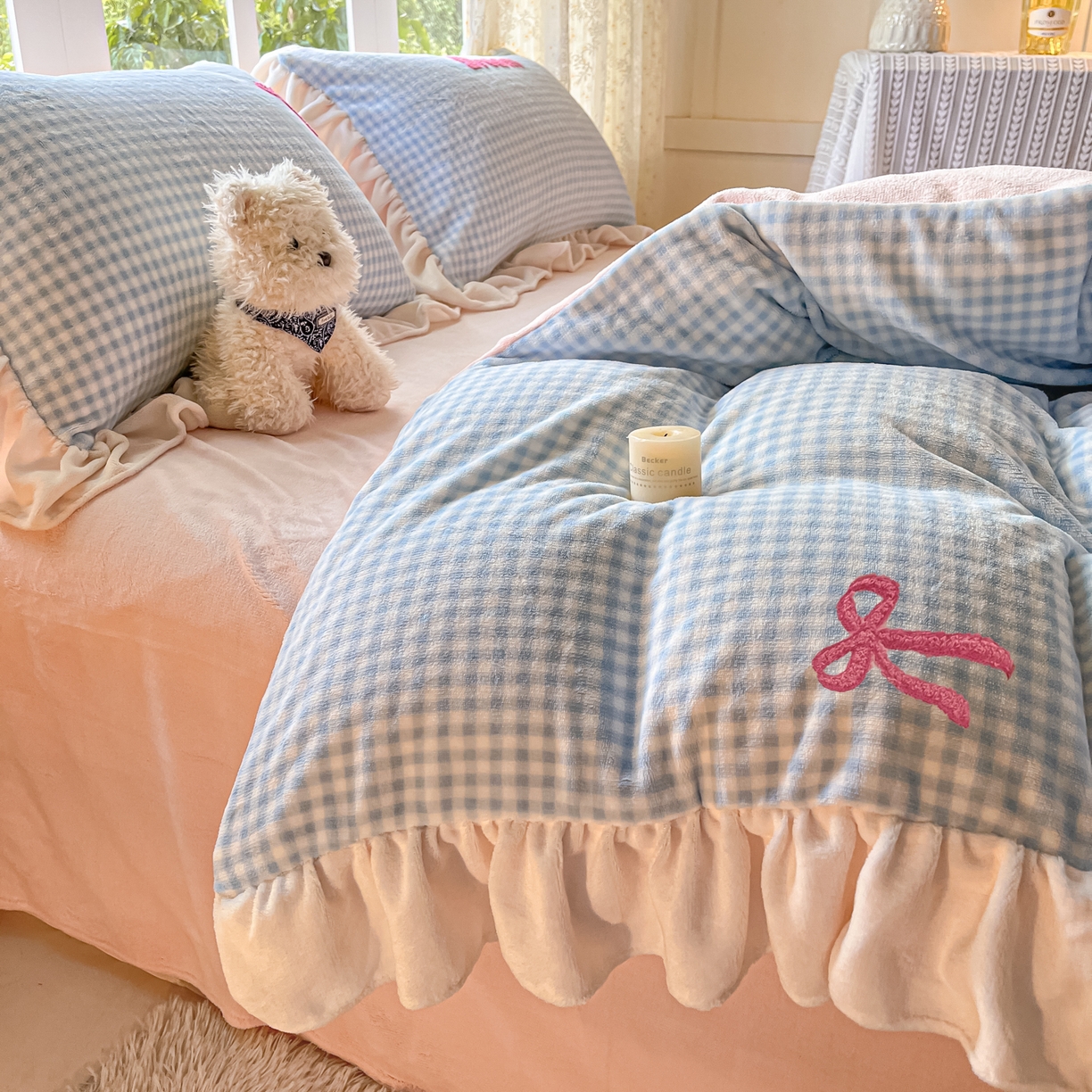 91家纺网 家纺一手货源 找家纺 沐辰 2025新款牛奶绒绣花蝴蝶结花边款四件套 绒蝴蝶结-蓝格