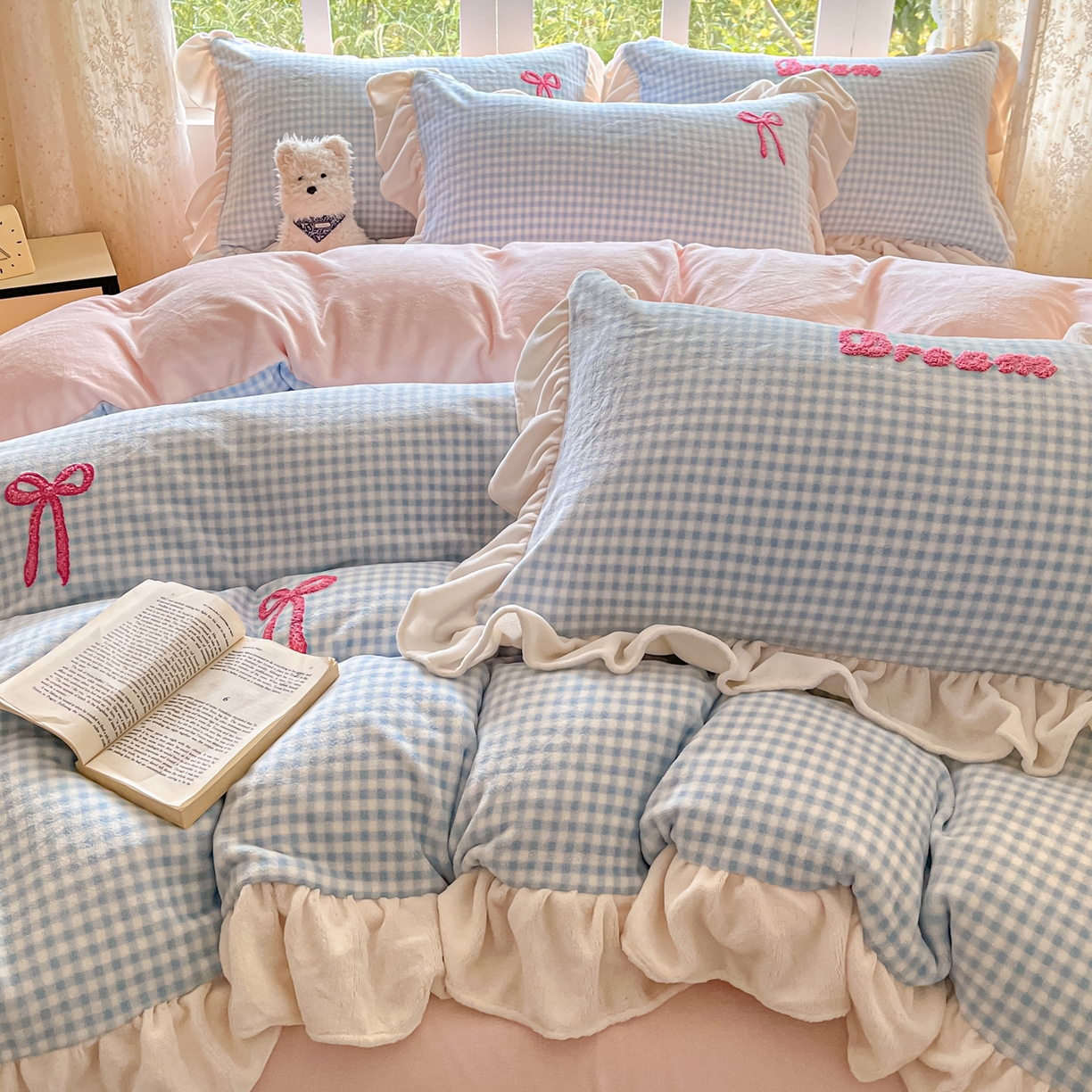 91家纺网 家纺一手货源 找家纺 沐辰 2025新款牛奶绒绣花蝴蝶结花边款四件套 绒蝴蝶结-蓝格