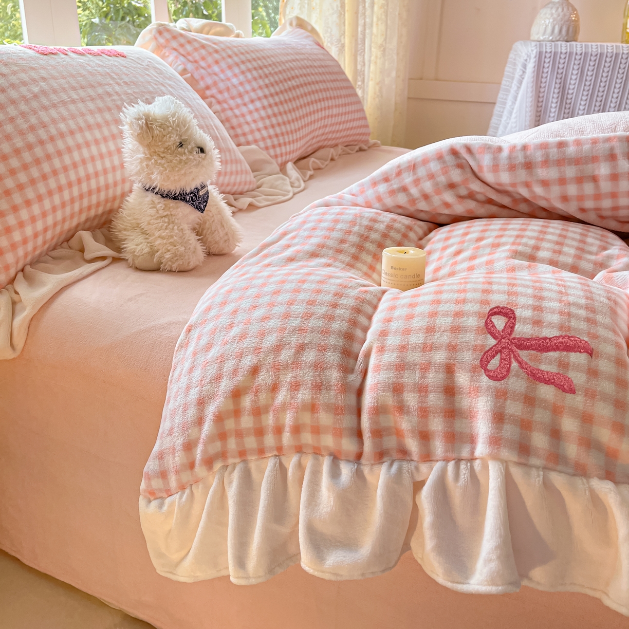 91家纺网 家纺一手货源 找家纺 （总）沐辰 2025新款牛奶绒绣花蝴蝶结花边款四件套